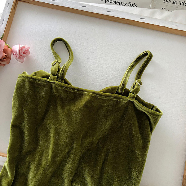 Modernus moteriškas aksominis apatinis trikotažas su plonais dirželiais