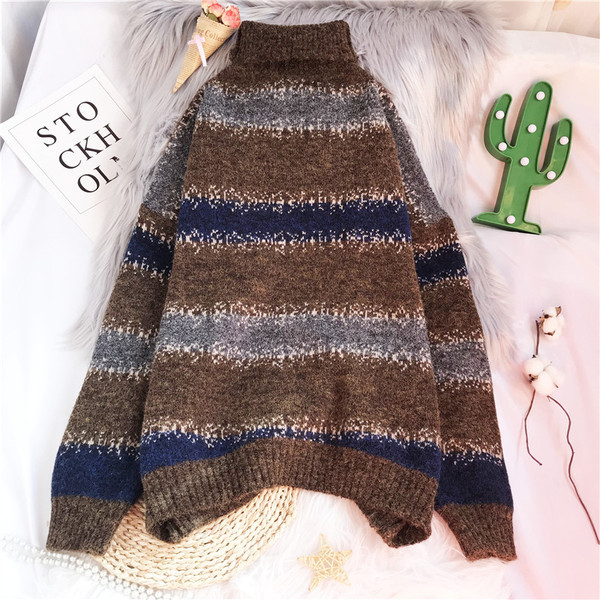 Ženski pleteni prugasti pulover s visokim ovratnikom