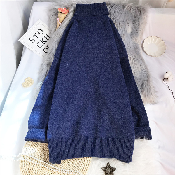 Modernus moteriškas megztinis aukšta apykakle – ilgas modelis