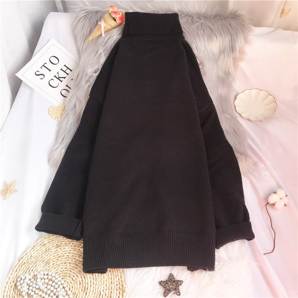 Modernus moteriškas megztinis aukšta apykakle – ilgas modelis