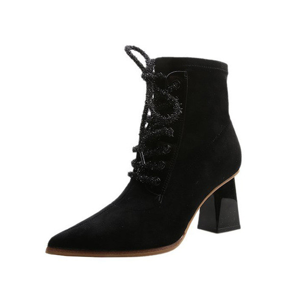 Moteriški aulinukai storais kulnais ir raišteliais iš eko zomšos – smailaus modelio