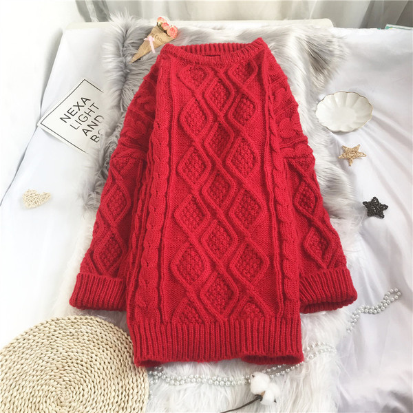 Μοντέρνο γυναικείο πουλόβερ με οβάλ λαιμόκοψη - φαρδύ  μοντέλο