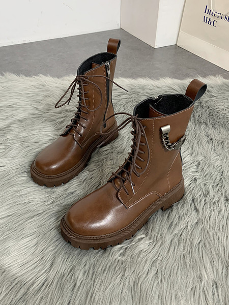 Moteriški kubietiški batai grubiu padu ir metaliniu elementu