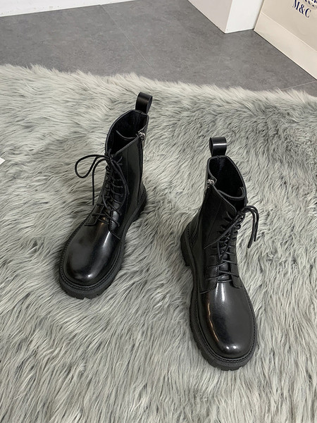 Moteriški kubietiški batai grubiu padu ir metaliniu elementu