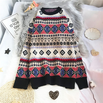 Γυναικείο πουλόβερ με οβάλ λαιμόκοψη και μακριά μανίκια