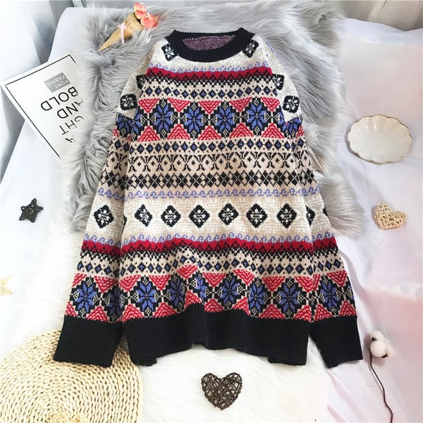 Γυναικείο πουλόβερ με οβάλ λαιμόκοψη και μακριά μανίκια