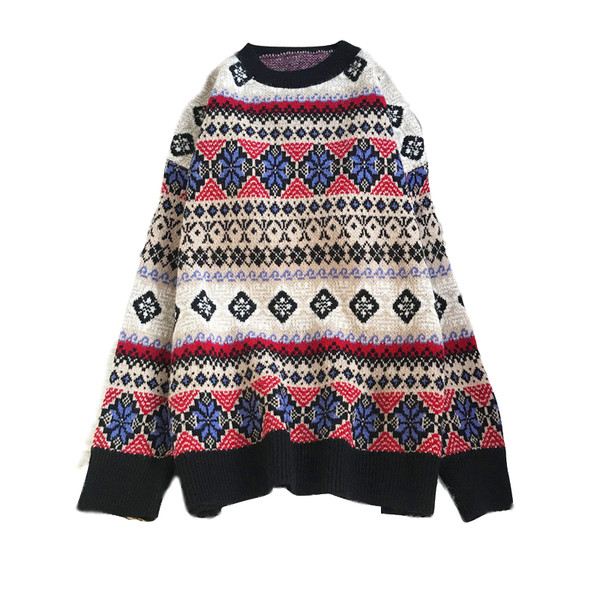 Γυναικείο πουλόβερ με οβάλ λαιμόκοψη και μακριά μανίκια