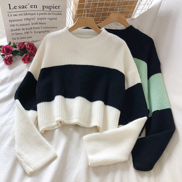 Γυναικείο μοντέρνο πουλόβερ με στρογγυλή λαιμόκοψη και μακριά μανίκια