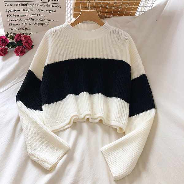 Γυναικείο μοντέρνο πουλόβερ με στρογγυλή λαιμόκοψη και μακριά μανίκια