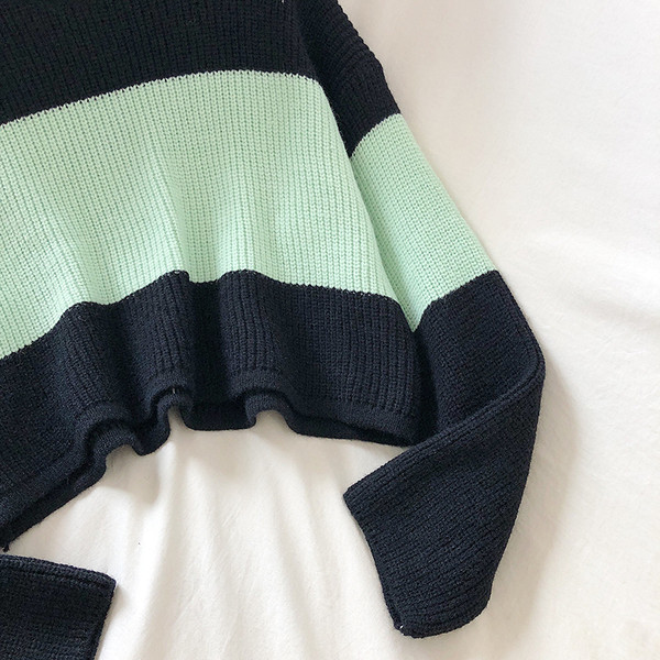 Γυναικείο μοντέρνο πουλόβερ με στρογγυλή λαιμόκοψη και μακριά μανίκια