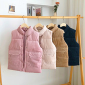 Kõrge krae ja nööpidega vabaaja naistevest