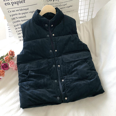 Kõrge krae ja nööpidega vabaaja naistevest