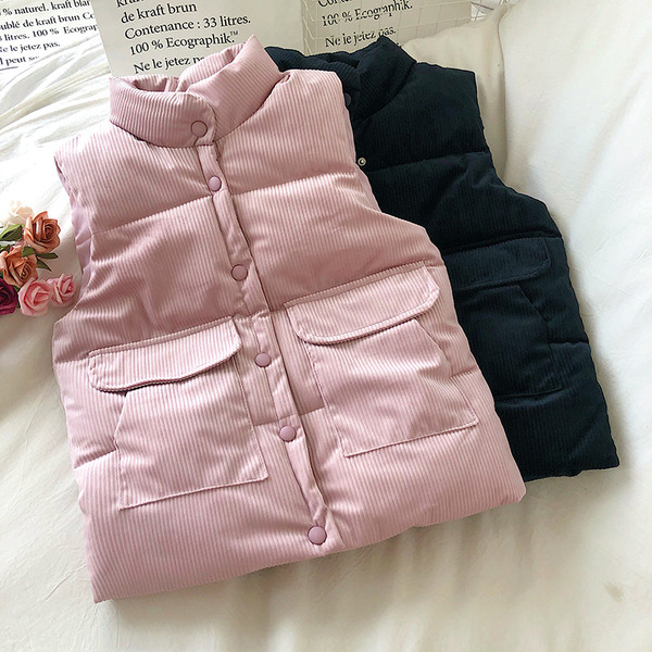 Kõrge krae ja nööpidega vabaaja naistevest