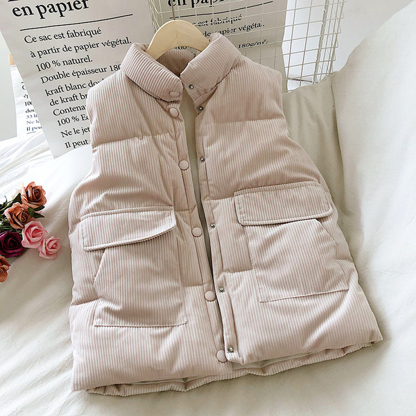 Kõrge krae ja nööpidega vabaaja naistevest