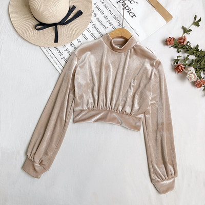 Γυναικεία βελούδινη μπλούζα με χαμηλό γιακά και μακριά μανίκια