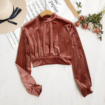 Γυναικεία βελούδινη μπλούζα με χαμηλό γιακά και μακριά μανίκια