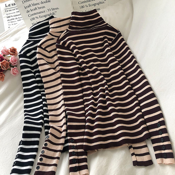 Pulover de dama cu dungi cu guler inalt si maneci lungi