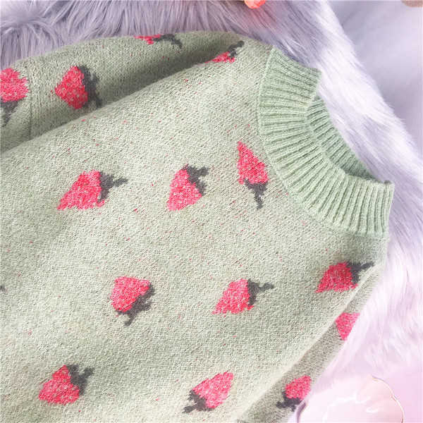 Kootud naiste kampsun ovaalse kaelusega ja pikkade varrukatega