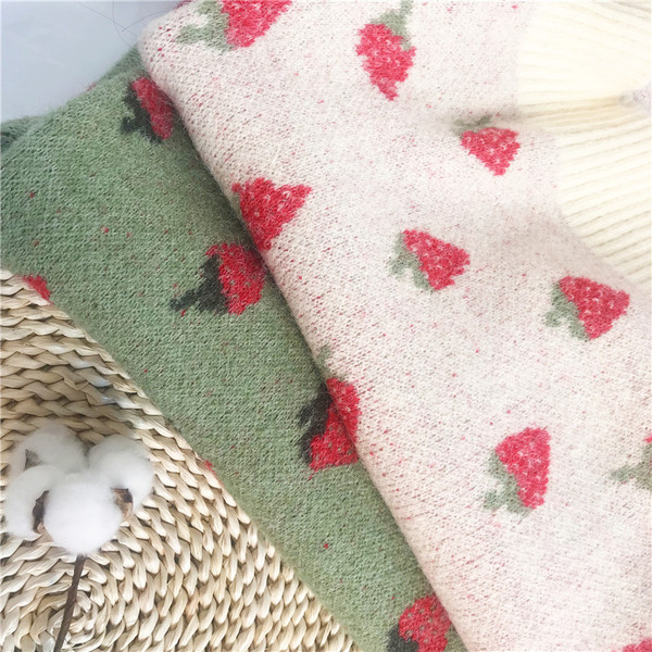 Kootud naiste kampsun ovaalse kaelusega ja pikkade varrukatega