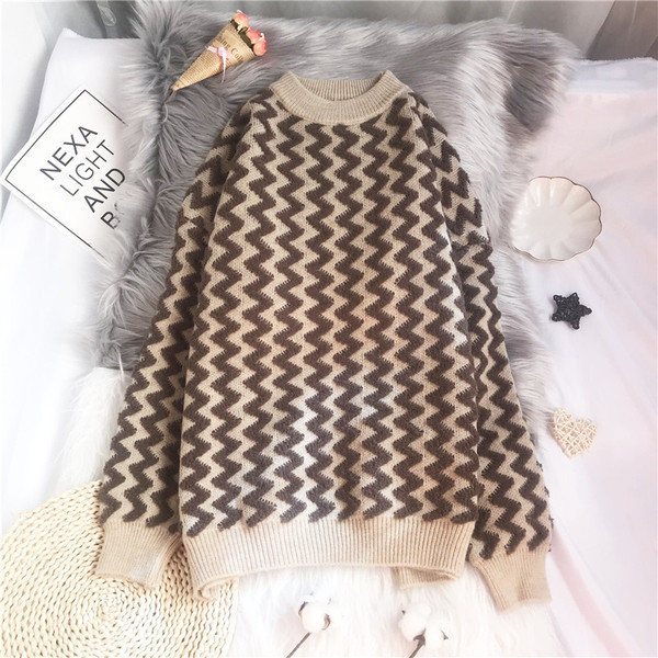 Moodne naiste kampsun - ümara dekoltee ja mustriga