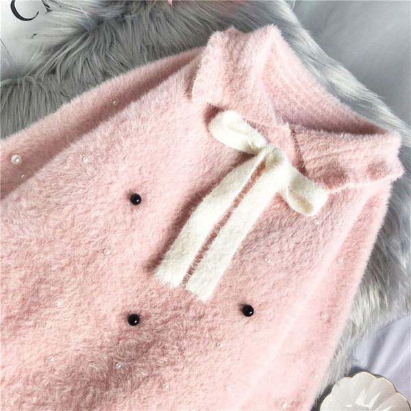 Γυναικείο πουλόβερ μοντέρνο με κολάρο και πέρλες