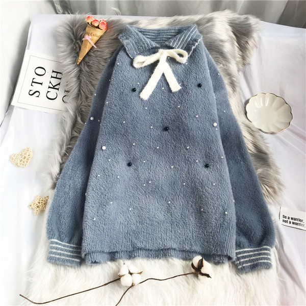 Γυναικείο πουλόβερ μοντέρνο με κολάρο και πέρλες