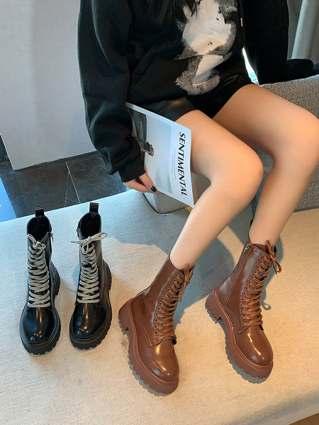 Γυναικείες μπότες από οικολογικό δέρμα με κορδόνια και τραχιά σόλα