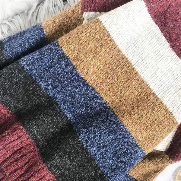 Uue mudeli triibuline naiste kampsun ovaalse kaelusega