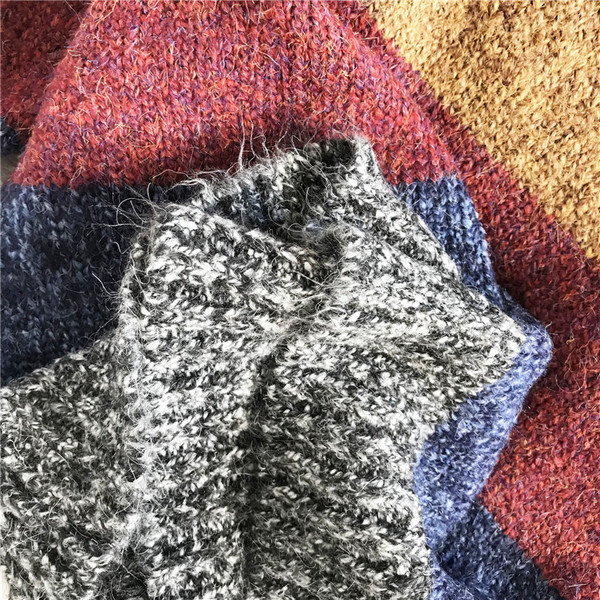 Uue mudeli triibuline naiste kampsun ovaalse kaelusega