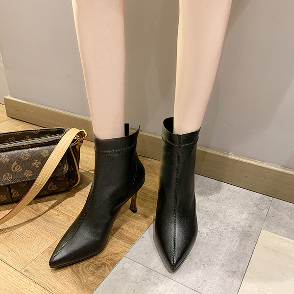 Elegantne ženske čizme na špic s tankom petom od 8 cm