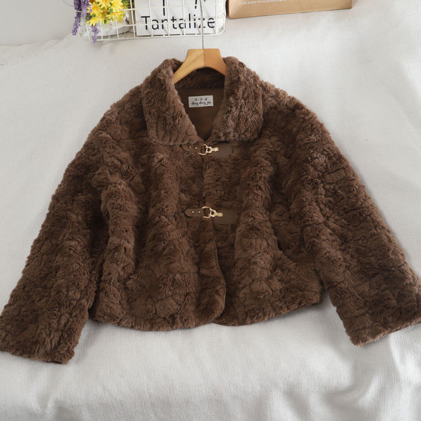 Дамско пухено палто с яка и копчета