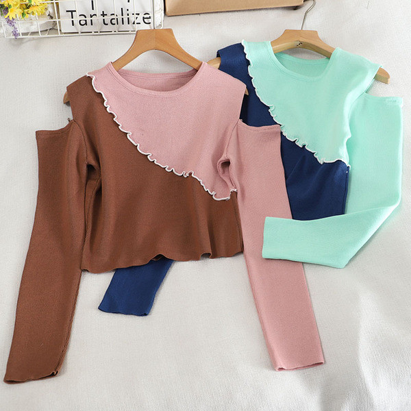 Paljaste õlgade ja pikkade varrukatega vabaaja naiste pluus