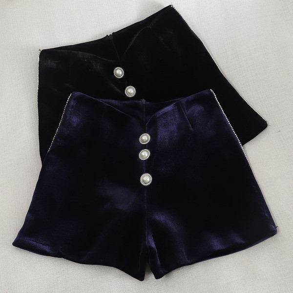 Γυναικείο σορτς φαρδύ μοντέλο με κουμπιά