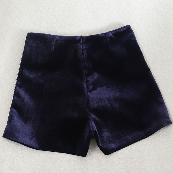 Γυναικείο σορτς φαρδύ μοντέλο με κουμπιά