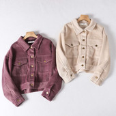 Lühike nööpidega sametjakk