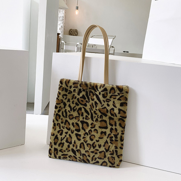 Μοντέρνα  γυναικεία τσάντα με μοτίβο λεοπάρ