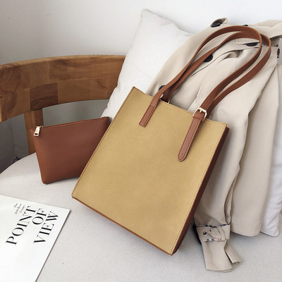 Γυναικεία τσάντα ώμου με κούμπωμα σε στυλ ρετρό