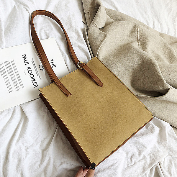 Γυναικεία τσάντα ώμου με κούμπωμα σε στυλ ρετρό