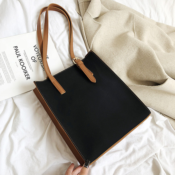 Γυναικεία τσάντα ώμου με κούμπωμα σε στυλ ρετρό