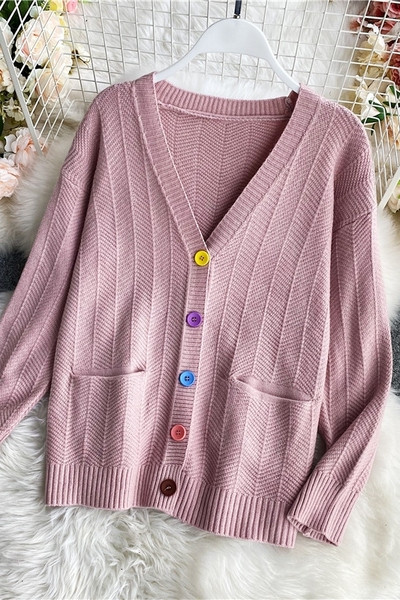 Naiste kootud vest värviliste nööpide ja taskutega