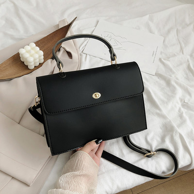 Κομψή γυναικεία έκο δερμάτινη τσάντα με κοντές και μεγάλες λαβές