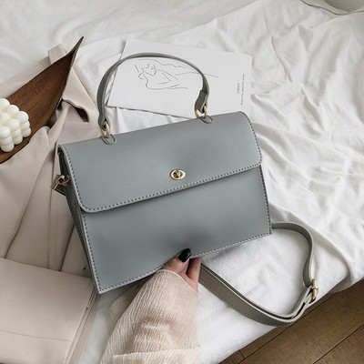 Κομψή γυναικεία έκο δερμάτινη τσάντα με κοντές και μεγάλες λαβές