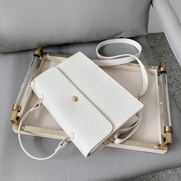 Κομψή γυναικεία έκο δερμάτινη τσάντα με κοντές και μεγάλες λαβές