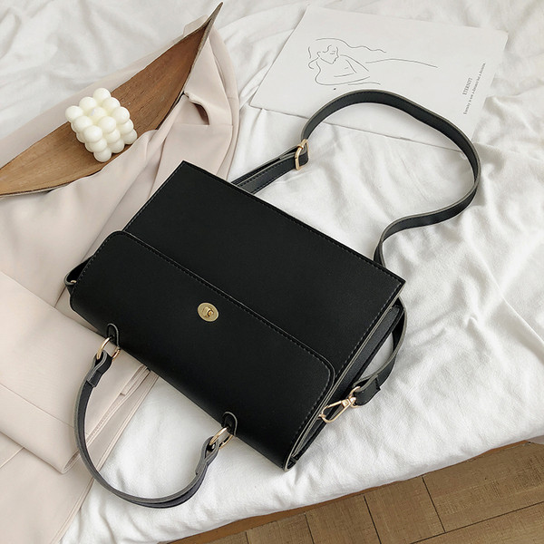 Κομψή γυναικεία έκο δερμάτινη τσάντα με κοντές και μεγάλες λαβές