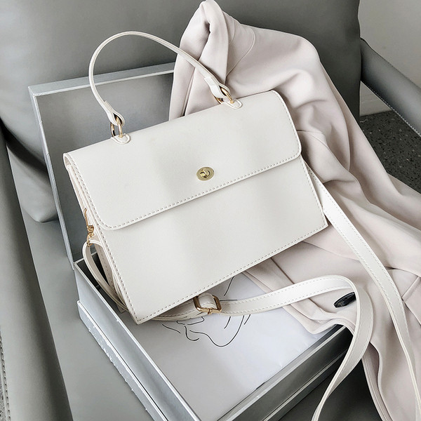 Κομψή γυναικεία έκο δερμάτινη τσάντα με κοντές και μεγάλες λαβές