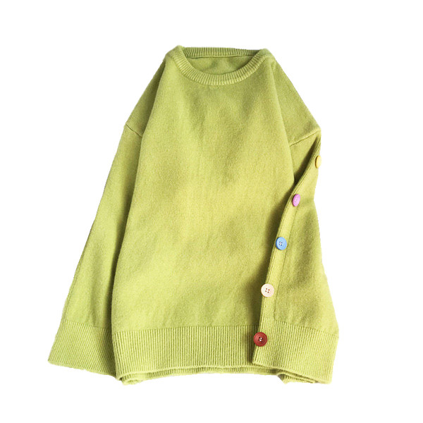 Modernus moteriškas megztinis su apvalia iškirpte ir spalvotomis sagomis