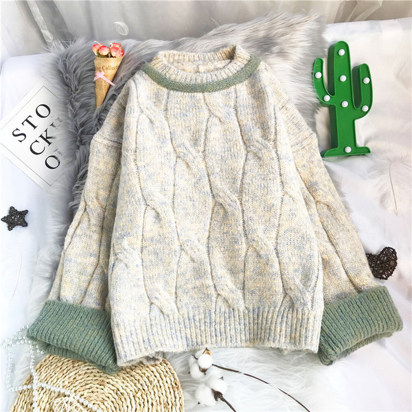 Πλεκτό γυναικείο πουλόβερ με στρογγυλή λαιμόκοψη και φαρδιά μανίκια