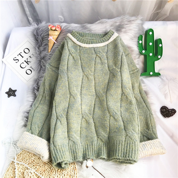 Πλεκτό γυναικείο πουλόβερ με στρογγυλή λαιμόκοψη και φαρδιά μανίκια