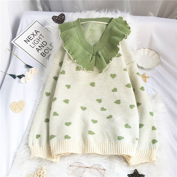 Moekas spitsikaelusega ja lokkidega kampsun naistele