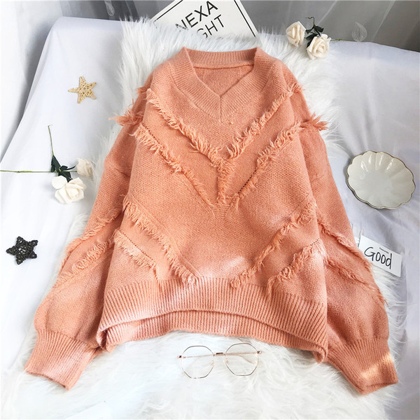 Γυναικείο πουλόβερ μεγάλου μεγέθους με λαιμόκοψη και κρόσσια